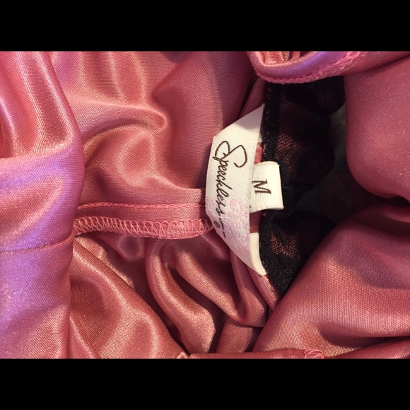 Pink and Black lace dress - Picture 4 of 4