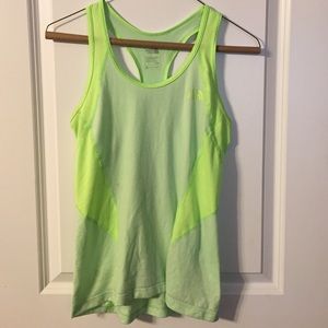 North Face racerback tank 💚