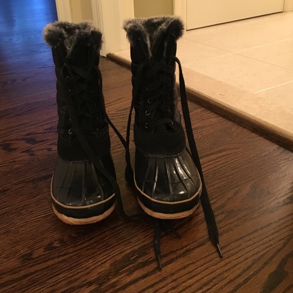 Snow boots