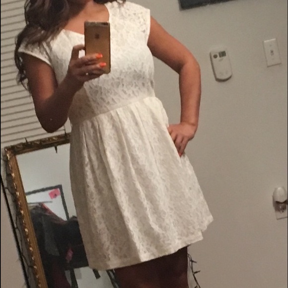 Forever 21 cream dress sz M. Flower design