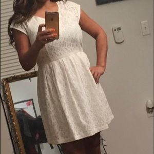 Forever 21 cream dress sz M. Flower design