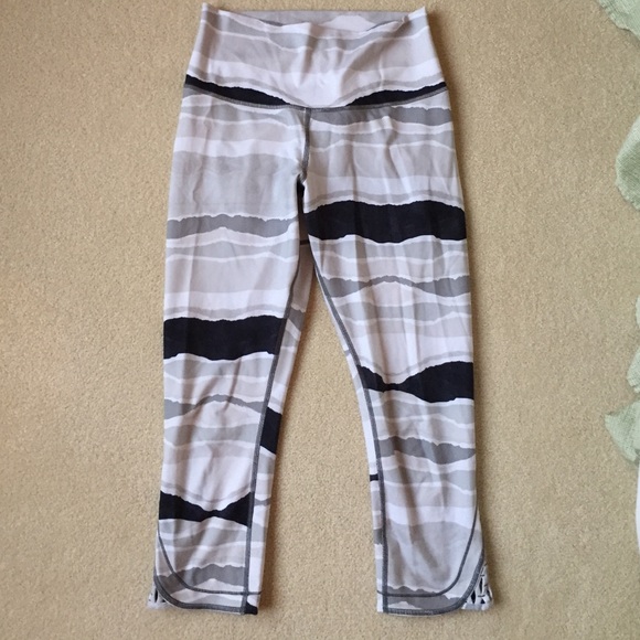 Lululemon True Self Crops