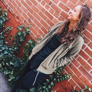 Meet your Posher, Michaela