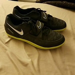 Track throwing shoes