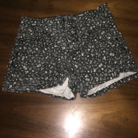High waisted skull and dagger shorts