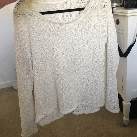 White lace knitted long sleeve