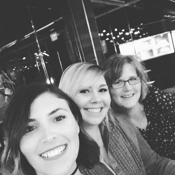 Meet your Posher, Nicole - Picture 1 of 1