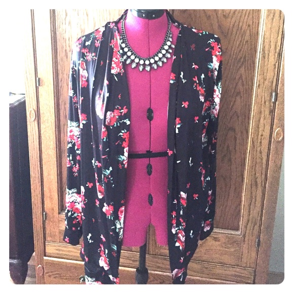 Black floral cardi - Picture 1 of 1
