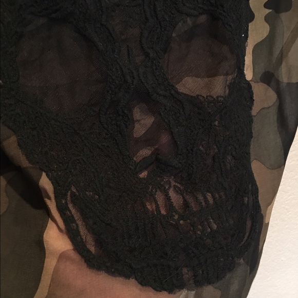 Love Culture CAMO Top - Picture 3 of 4