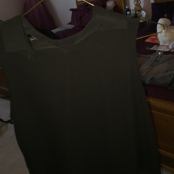 Black blouse - Picture 2 of 4