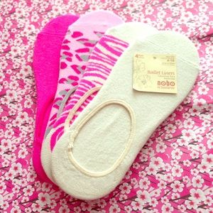 No Boundaries 4 pack of ballet liner socks-NWT!