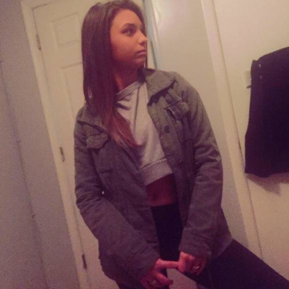 Meet your Posher, Lia