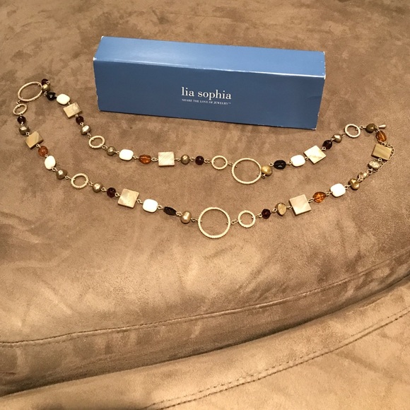 Beautiful Lia Sophia necklace