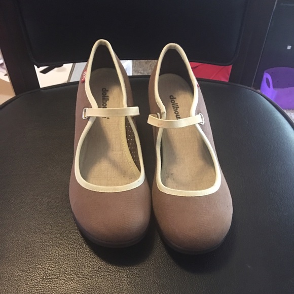 Classic Brown Close-Toed Wedge