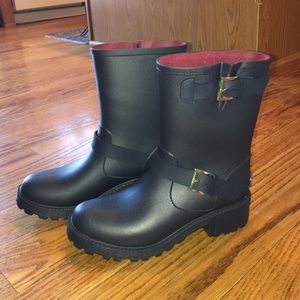 NWOT Tommy Hilfiger navy boots!