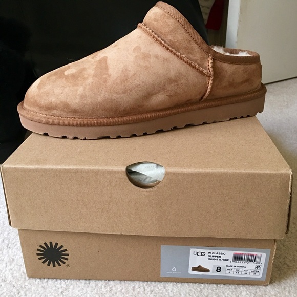 Ugg Classic Slipper, Chestnut, size 8.