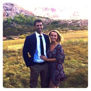 Hey there! 👋🏼 Meet your Posher, Megan💁🏼♀️