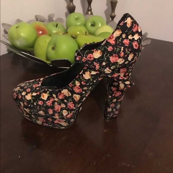 Cute Floral Heels - Picture 2 of 2