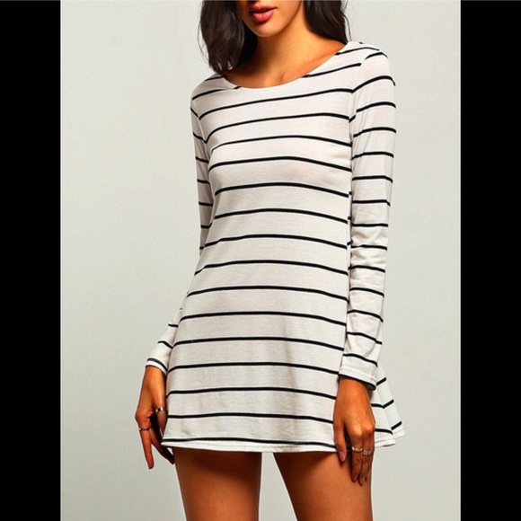 ✨JUST IN!✨New White Striped Open Back Shift Dress - Picture 3 of 4