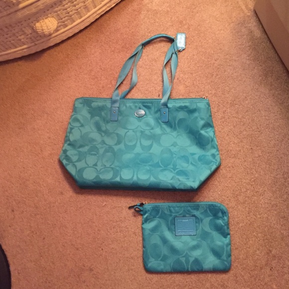 Coach tote with matching hand bag - Picture 1 of 4