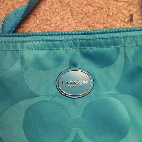 Coach tote with matching hand bag - Picture 2 of 4