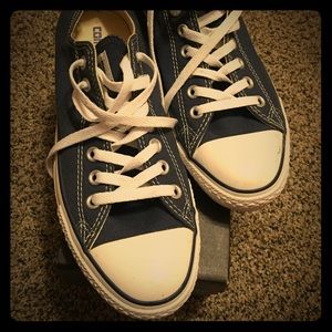 Navy blue converse