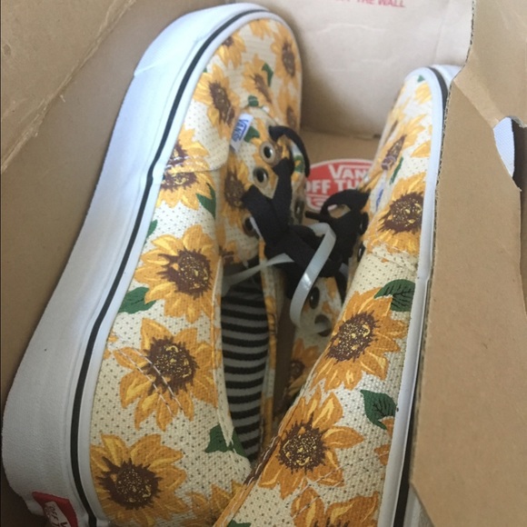 Vans sunflower Lace up sneakers new - Picture 3 of 3