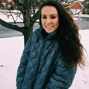 Meet your Posher, Lara