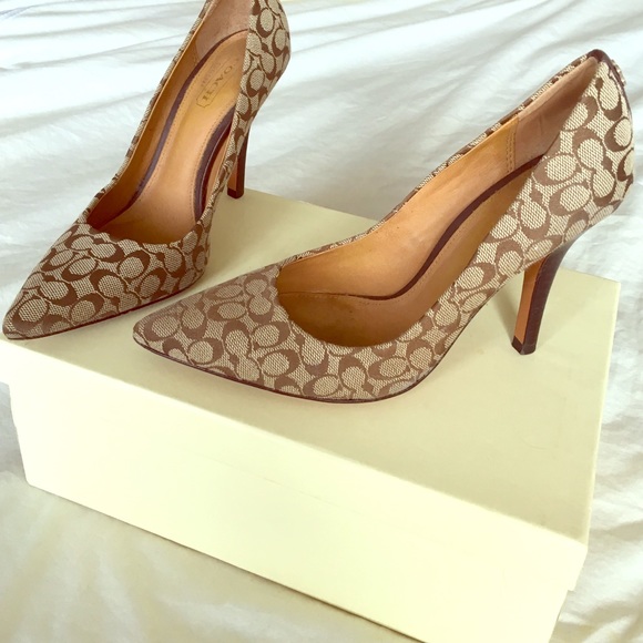 Coach pumps