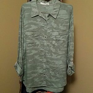 Maurices size 1 women's long sleeve camo top