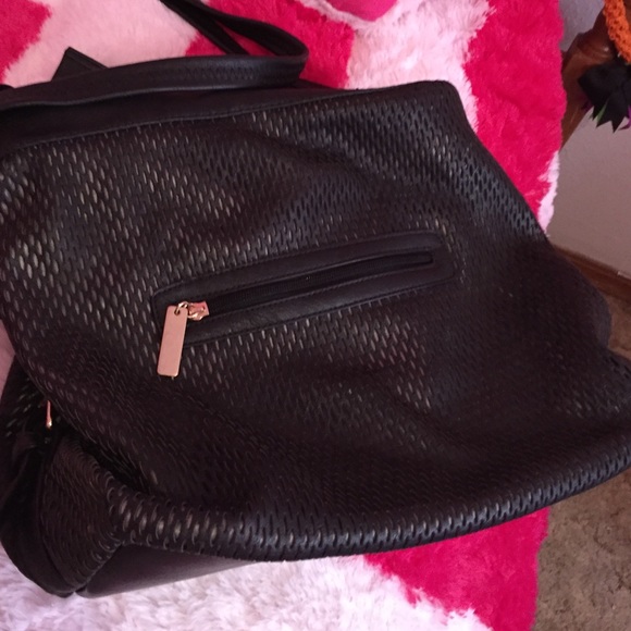 A cross body or satchel purse it can be either one - Picture 3 of 3