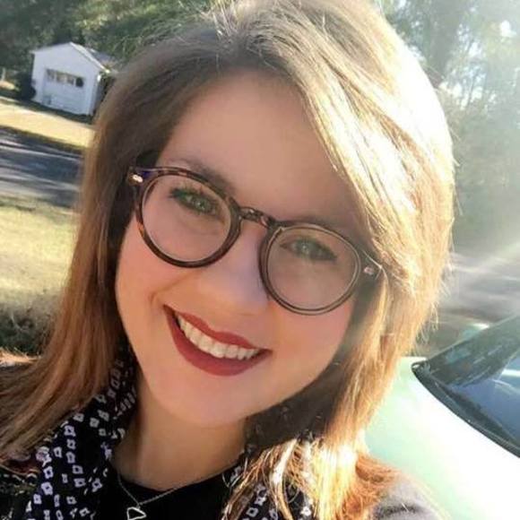 Meet your Posher, Justina - Picture 2 of 5