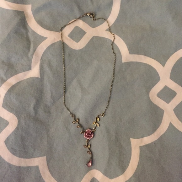 Beautiful pink rose necklace - Picture 2 of 2