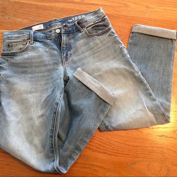 GAP jeans, sexy boyfriend, size 25r, great shape!