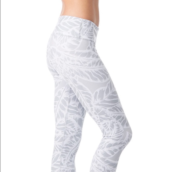 HOLIDAY SALE ‼️  NWT Alo Yoga Airbrush Leggings - Picture 2 of 4