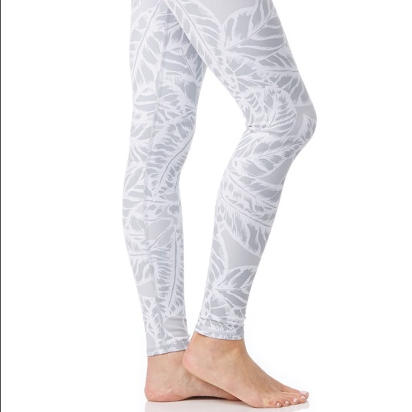 HOLIDAY SALE ‼️  NWT Alo Yoga Airbrush Leggings - Picture 3 of 4