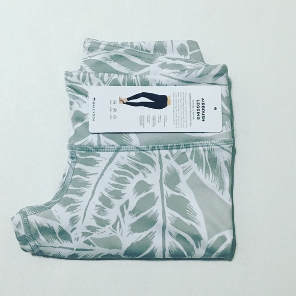 HOLIDAY SALE ‼️  NWT Alo Yoga Airbrush Leggings - Picture 4 of 4