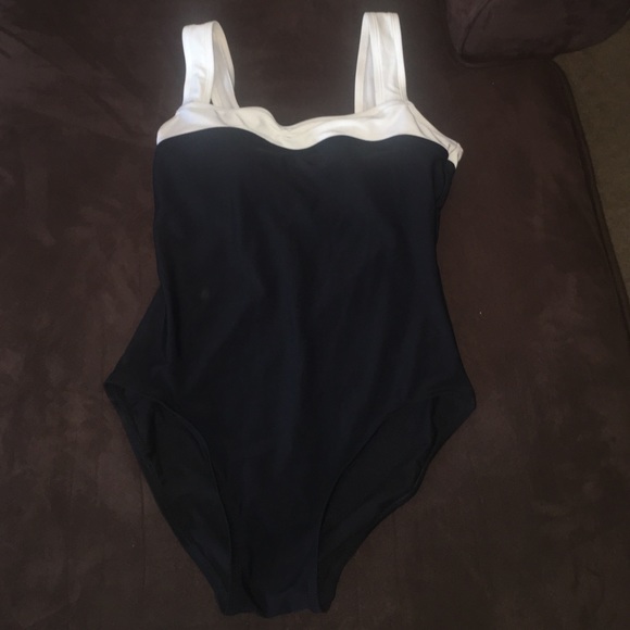 Cute vintage looking one piece bathingsuit