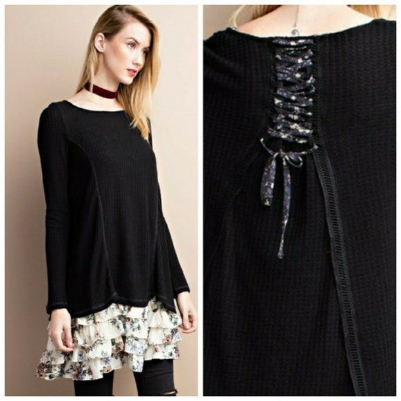 1 left! Tunic top w/ floral spaghetti lace - Picture 2 of 2