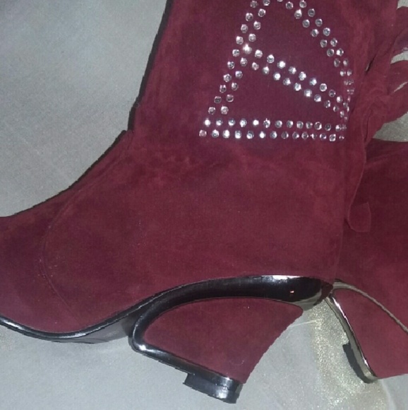 BOOTS - Picture 2 of 2