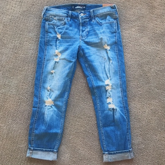 NEVER WORN! HOLLISTER VINTAGE BOYFRIEND JEANS!