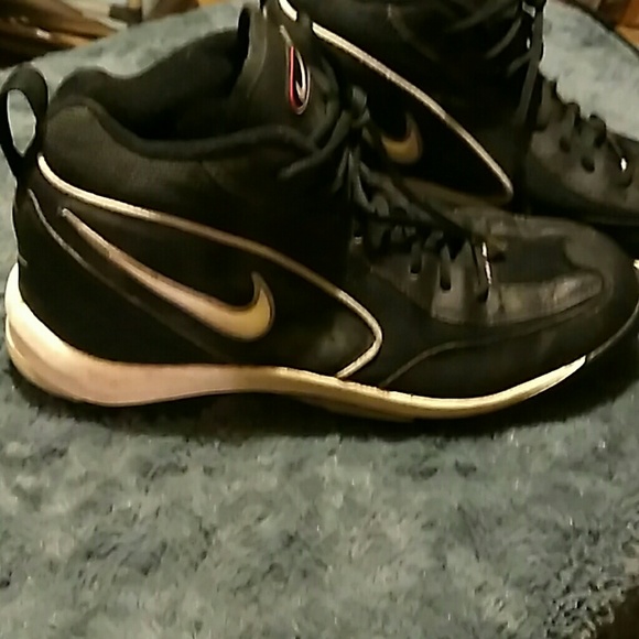 Athletic_Shoes