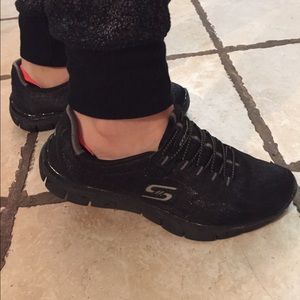 SKECHERS MEMORY FOAM