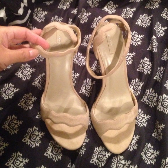 Aldo nude heels