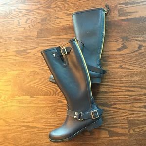 Tsunami rain boots by Steve Madden in Blue