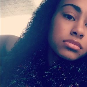 Meet your Posher, Amari