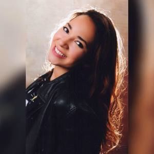 Meet your Posher, Sthefannia