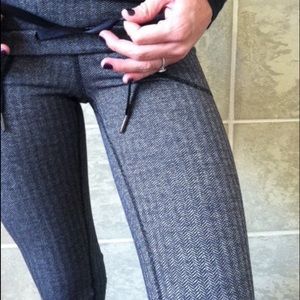 Like new condition herringbone skinny wills sz 6