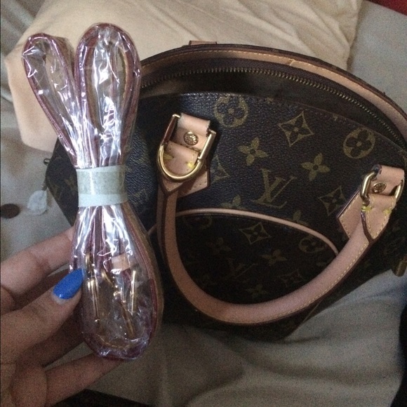 Louis vutton bag with additional strap
