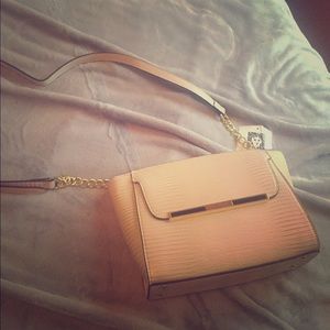 Cream strap purse ❤️